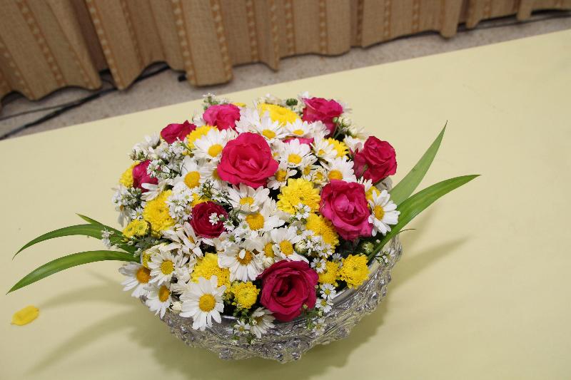 ภาพถ่าย ใช้ปุ่มลูกศร ซ้าย หรือ ขวา เลื่อนภาพถ่าย หรือปุ่มสามเหลี่ยมฉายภาพอัตโนมัติ  ถ้าต้องการบันทึกภาพ ใช้เมาส์คลิกขวาเลือกหัวข้อ  เป็นรูปภาพเป็น.. หรือ save as.. แสดงเต็มจอภาพ กุดปุ่ม F11 