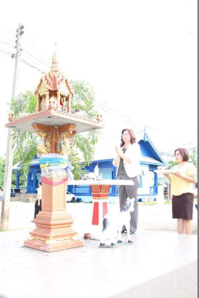 ภาพถ่าย ใช้ปุ่มลูกศร ซ้าย หรือ ขวา เลื่อนภาพถ่าย หรือปุ่มสามเหลี่ยมฉายภาพอัตโนมัติ  ถ้าต้องการบันทึกภาพ ใช้เมาส์คลิกขวาเลือกหัวข้อ  เป็นรูปภาพเป็น.. หรือ save as.. แสดงเต็มจอภาพ กุดปุ่ม F11 