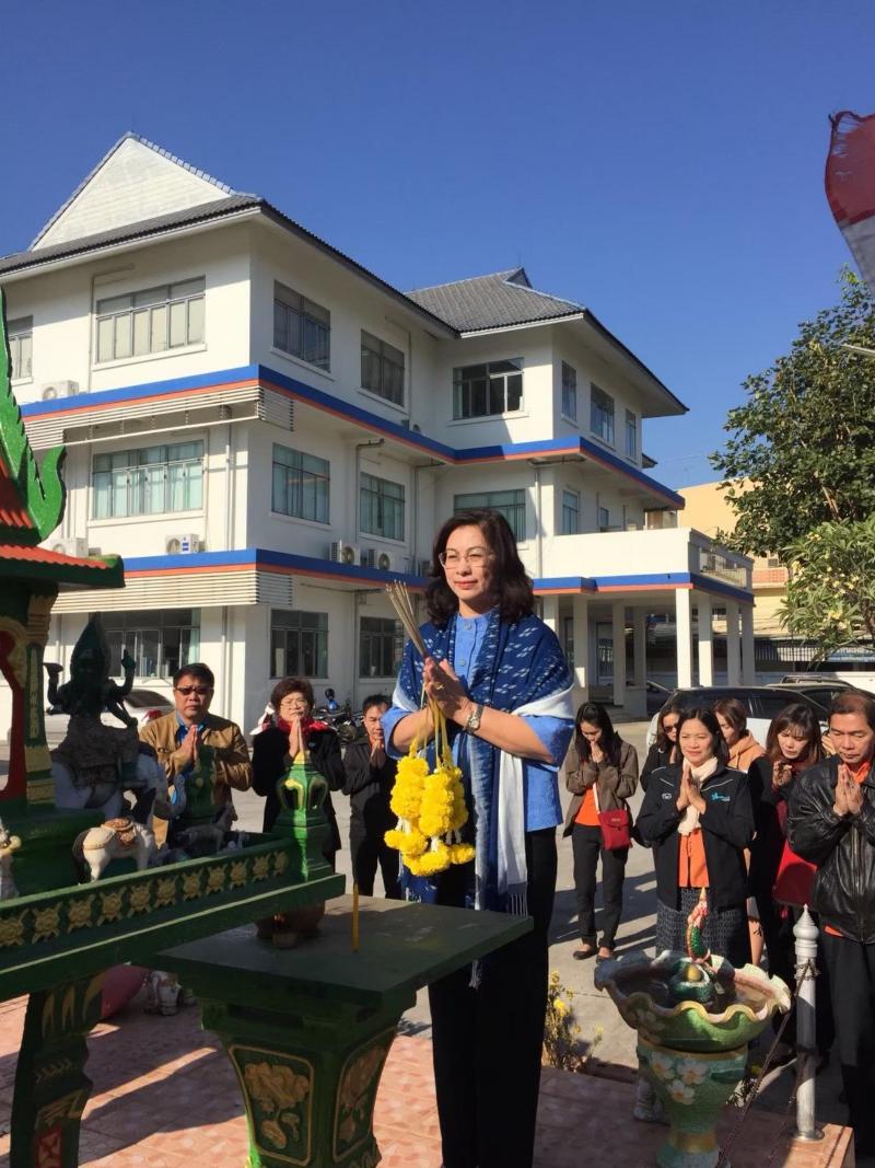 ภาพถ่าย ใช้ปุ่มลูกศร ซ้าย หรือ ขวา เลื่อนภาพถ่าย หรือปุ่มสามเหลี่ยมฉายภาพอัตโนมัติ  ถ้าต้องการบันทึกภาพ ใช้เมาส์คลิกขวาเลือกหัวข้อ  เป็นรูปภาพเป็น.. หรือ save as.. แสดงเต็มจอภาพ กุดปุ่ม F11 