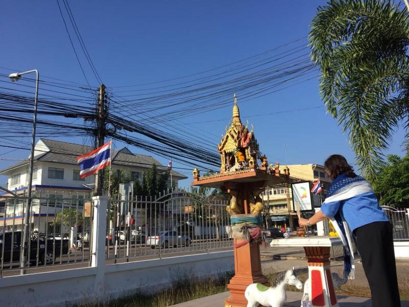 ภาพถ่าย ใช้ปุ่มลูกศร ซ้าย หรือ ขวา เลื่อนภาพถ่าย หรือปุ่มสามเหลี่ยมฉายภาพอัตโนมัติ  ถ้าต้องการบันทึกภาพ ใช้เมาส์คลิกขวาเลือกหัวข้อ  เป็นรูปภาพเป็น.. หรือ save as.. แสดงเต็มจอภาพ กุดปุ่ม F11 