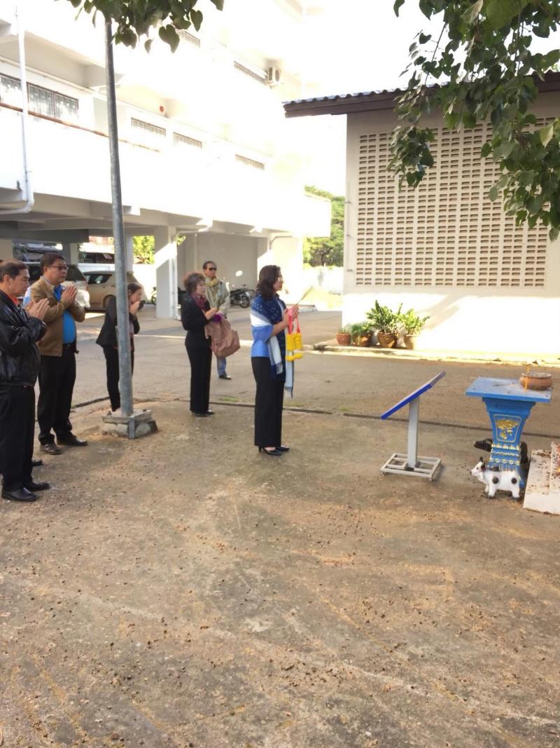 ภาพถ่าย ใช้ปุ่มลูกศร ซ้าย หรือ ขวา เลื่อนภาพถ่าย หรือปุ่มสามเหลี่ยมฉายภาพอัตโนมัติ  ถ้าต้องการบันทึกภาพ ใช้เมาส์คลิกขวาเลือกหัวข้อ  เป็นรูปภาพเป็น.. หรือ save as.. แสดงเต็มจอภาพ กุดปุ่ม F11 