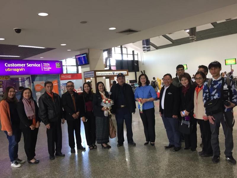 ภาพถ่าย ใช้ปุ่มลูกศร ซ้าย หรือ ขวา เลื่อนภาพถ่าย หรือปุ่มสามเหลี่ยมฉายภาพอัตโนมัติ  ถ้าต้องการบันทึกภาพ ใช้เมาส์คลิกขวาเลือกหัวข้อ  เป็นรูปภาพเป็น.. หรือ save as.. แสดงเต็มจอภาพ กุดปุ่ม F11 