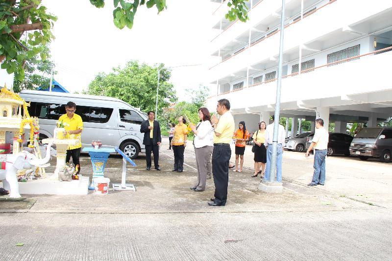ภาพถ่าย ใช้ปุ่มลูกศร ซ้าย หรือ ขวา เลื่อนภาพถ่าย หรือปุ่มสามเหลี่ยมฉายภาพอัตโนมัติ  ถ้าต้องการบันทึกภาพ ใช้เมาส์คลิกขวาเลือกหัวข้อ  เป็นรูปภาพเป็น.. หรือ save as.. แสดงเต็มจอภาพ กุดปุ่ม F11 