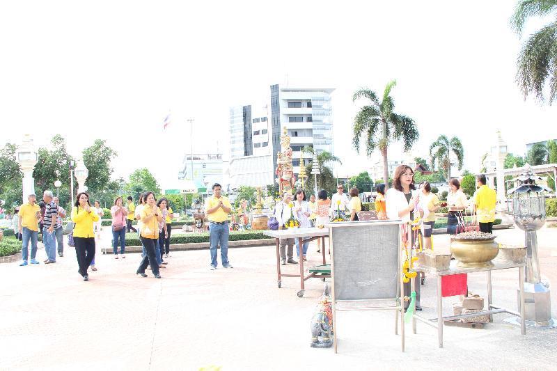 ภาพถ่าย ใช้ปุ่มลูกศร ซ้าย หรือ ขวา เลื่อนภาพถ่าย หรือปุ่มสามเหลี่ยมฉายภาพอัตโนมัติ  ถ้าต้องการบันทึกภาพ ใช้เมาส์คลิกขวาเลือกหัวข้อ  เป็นรูปภาพเป็น.. หรือ save as.. แสดงเต็มจอภาพ กุดปุ่ม F11 