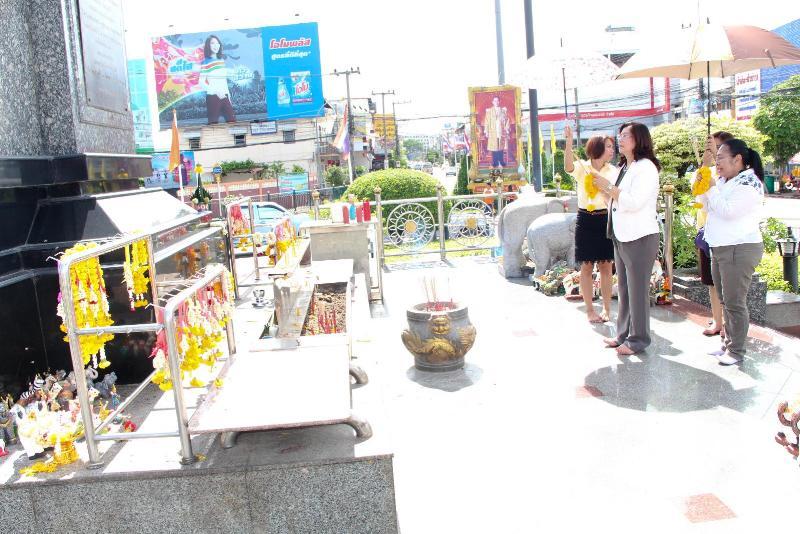 ภาพถ่าย ใช้ปุ่มลูกศร ซ้าย หรือ ขวา เลื่อนภาพถ่าย หรือปุ่มสามเหลี่ยมฉายภาพอัตโนมัติ  ถ้าต้องการบันทึกภาพ ใช้เมาส์คลิกขวาเลือกหัวข้อ  เป็นรูปภาพเป็น.. หรือ save as.. แสดงเต็มจอภาพ กุดปุ่ม F11 