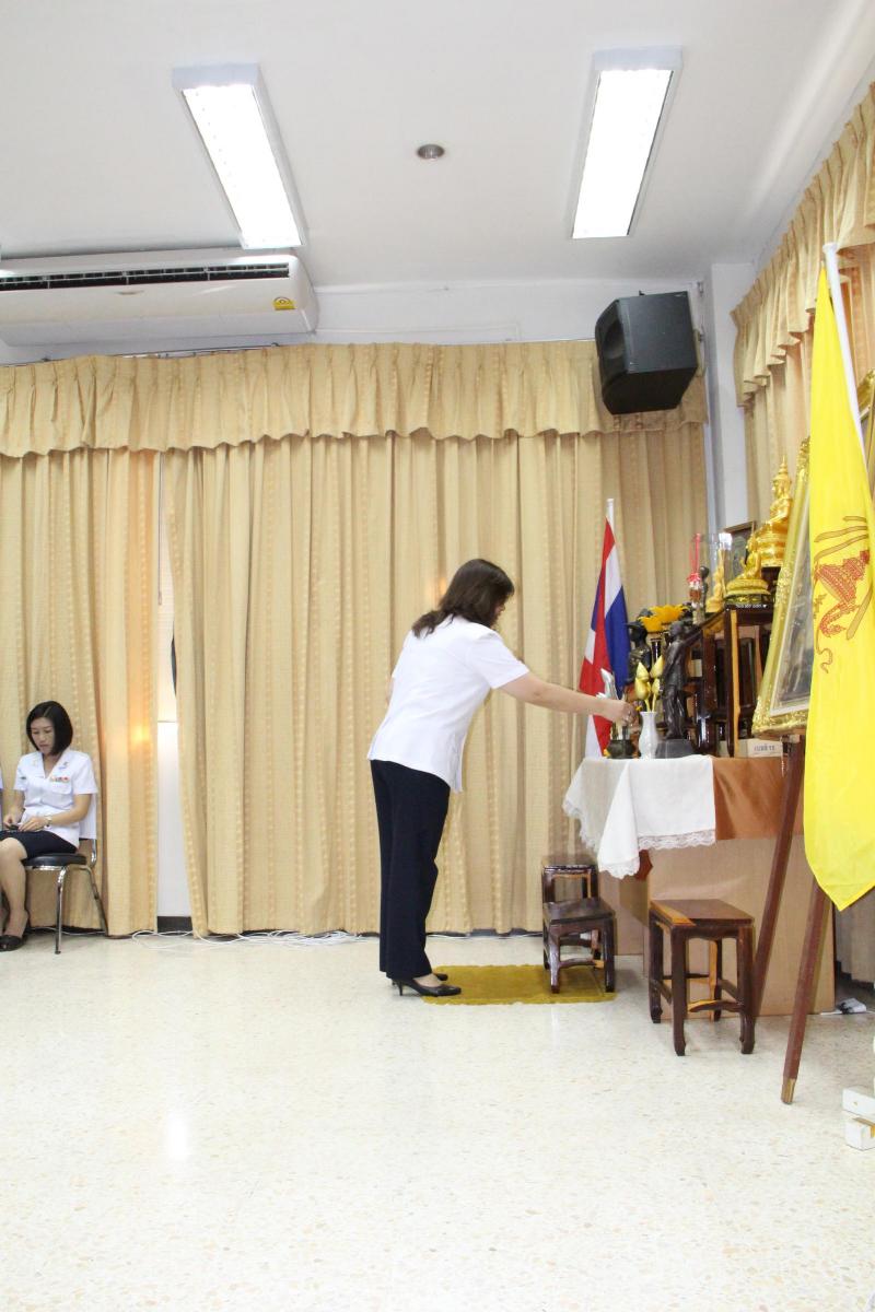 ภาพถ่าย ใช้ปุ่มลูกศร ซ้าย หรือ ขวา เลื่อนภาพถ่าย หรือปุ่มสามเหลี่ยมฉายภาพอัตโนมัติ  ถ้าต้องการบันทึกภาพ ใช้เมาส์คลิกขวาเลือกหัวข้อ  เป็นรูปภาพเป็น.. หรือ save as.. แสดงเต็มจอภาพ กุดปุ่ม F11 