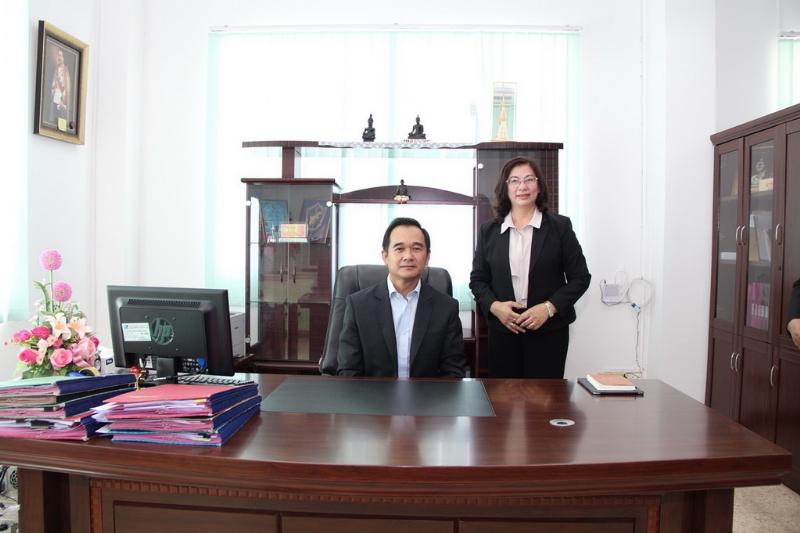 ภาพถ่าย ใช้ปุ่มลูกศร ซ้าย หรือ ขวา เลื่อนภาพถ่าย หรือปุ่มสามเหลี่ยมฉายภาพอัตโนมัติ  ถ้าต้องการบันทึกภาพ ใช้เมาส์คลิกขวาเลือกหัวข้อ  เป็นรูปภาพเป็น.. หรือ save as.. แสดงเต็มจอภาพ กุดปุ่ม F11 