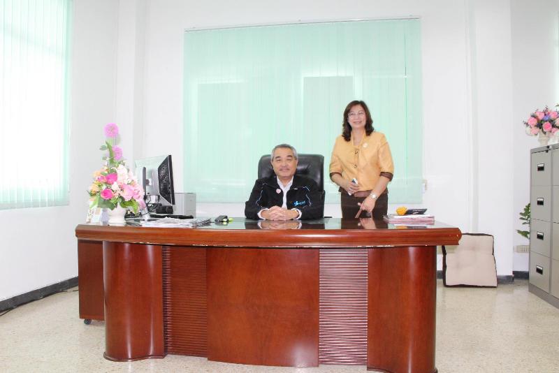 ภาพถ่าย ใช้ปุ่มลูกศร ซ้าย หรือ ขวา เลื่อนภาพถ่าย หรือปุ่มสามเหลี่ยมฉายภาพอัตโนมัติ  ถ้าต้องการบันทึกภาพ ใช้เมาส์คลิกขวาเลือกหัวข้อ  เป็นรูปภาพเป็น.. หรือ save as.. แสดงเต็มจอภาพ กุดปุ่ม F11 