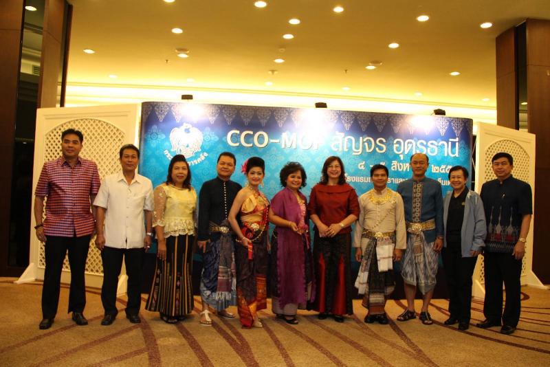 ภาพถ่าย ใช้ปุ่มลูกศร ซ้าย หรือ ขวา เลื่อนภาพถ่าย หรือปุ่มสามเหลี่ยมฉายภาพอัตโนมัติ  ถ้าต้องการบันทึกภาพ ใช้เมาส์คลิกขวาเลือกหัวข้อ  เป็นรูปภาพเป็น.. หรือ save as.. แสดงเต็มจอภาพ กุดปุ่ม F11 