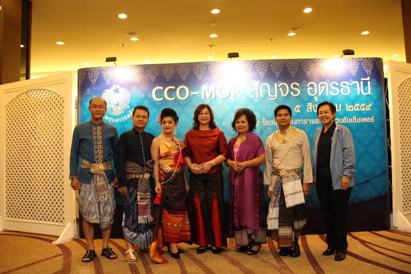 ภาพถ่าย ใช้ปุ่มลูกศร ซ้าย หรือ ขวา เลื่อนภาพถ่าย หรือปุ่มสามเหลี่ยมฉายภาพอัตโนมัติ  ถ้าต้องการบันทึกภาพ ใช้เมาส์คลิกขวาเลือกหัวข้อ  เป็นรูปภาพเป็น.. หรือ save as.. แสดงเต็มจอภาพ กุดปุ่ม F11 