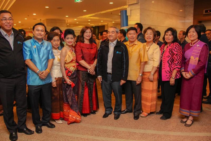 ภาพถ่าย ใช้ปุ่มลูกศร ซ้าย หรือ ขวา เลื่อนภาพถ่าย หรือปุ่มสามเหลี่ยมฉายภาพอัตโนมัติ  ถ้าต้องการบันทึกภาพ ใช้เมาส์คลิกขวาเลือกหัวข้อ  เป็นรูปภาพเป็น.. หรือ save as.. แสดงเต็มจอภาพ กุดปุ่ม F11 