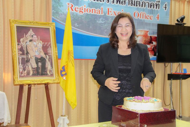 ภาพถ่าย ใช้ปุ่มลูกศร ซ้าย หรือ ขวา เลื่อนภาพถ่าย หรือปุ่มสามเหลี่ยมฉายภาพอัตโนมัติ  ถ้าต้องการบันทึกภาพ ใช้เมาส์คลิกขวาเลือกหัวข้อ  เป็นรูปภาพเป็น.. หรือ save as.. แสดงเต็มจอภาพ กุดปุ่ม F11 