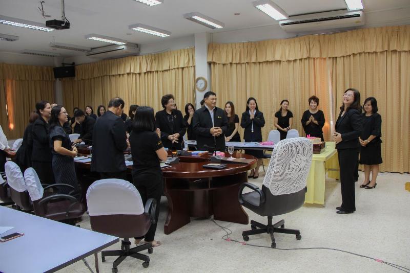 ภาพถ่าย ใช้ปุ่มลูกศร ซ้าย หรือ ขวา เลื่อนภาพถ่าย หรือปุ่มสามเหลี่ยมฉายภาพอัตโนมัติ  ถ้าต้องการบันทึกภาพ ใช้เมาส์คลิกขวาเลือกหัวข้อ  เป็นรูปภาพเป็น.. หรือ save as.. แสดงเต็มจอภาพ กุดปุ่ม F11 