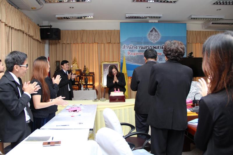 ภาพถ่าย ใช้ปุ่มลูกศร ซ้าย หรือ ขวา เลื่อนภาพถ่าย หรือปุ่มสามเหลี่ยมฉายภาพอัตโนมัติ  ถ้าต้องการบันทึกภาพ ใช้เมาส์คลิกขวาเลือกหัวข้อ  เป็นรูปภาพเป็น.. หรือ save as.. แสดงเต็มจอภาพ กุดปุ่ม F11 