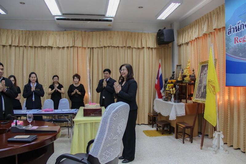 ภาพถ่าย ใช้ปุ่มลูกศร ซ้าย หรือ ขวา เลื่อนภาพถ่าย หรือปุ่มสามเหลี่ยมฉายภาพอัตโนมัติ  ถ้าต้องการบันทึกภาพ ใช้เมาส์คลิกขวาเลือกหัวข้อ  เป็นรูปภาพเป็น.. หรือ save as.. แสดงเต็มจอภาพ กุดปุ่ม F11 