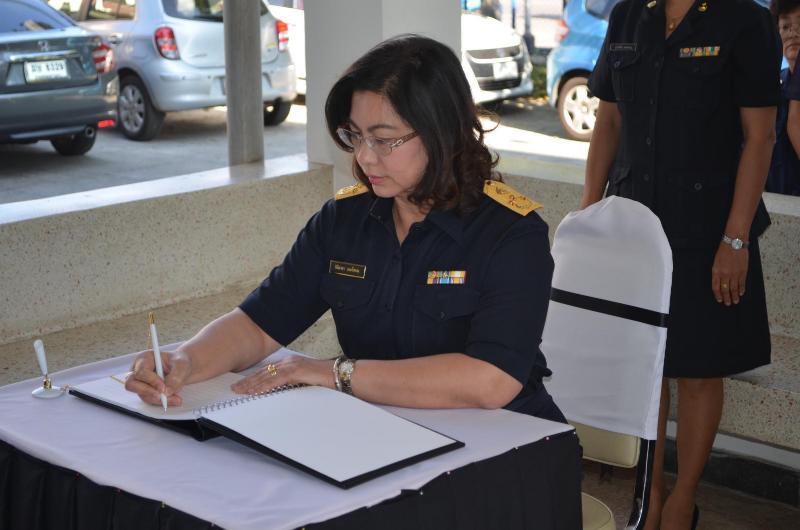 ภาพถ่าย ใช้ปุ่มลูกศร ซ้าย หรือ ขวา เลื่อนภาพถ่าย หรือปุ่มสามเหลี่ยมฉายภาพอัตโนมัติ  ถ้าต้องการบันทึกภาพ ใช้เมาส์คลิกขวาเลือกหัวข้อ  เป็นรูปภาพเป็น.. หรือ save as.. แสดงเต็มจอภาพ กุดปุ่ม F11 