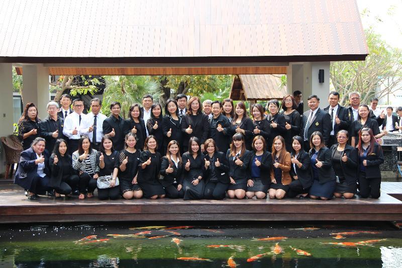 ภาพถ่าย ใช้ปุ่มลูกศร ซ้าย หรือ ขวา เลื่อนภาพถ่าย หรือปุ่มสามเหลี่ยมฉายภาพอัตโนมัติ  ถ้าต้องการบันทึกภาพ ใช้เมาส์คลิกขวาเลือกหัวข้อ  เป็นรูปภาพเป็น.. หรือ save as.. แสดงเต็มจอภาพ กุดปุ่ม F11 