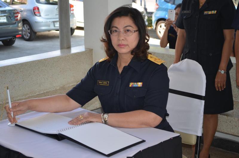 ภาพถ่าย ใช้ปุ่มลูกศร ซ้าย หรือ ขวา เลื่อนภาพถ่าย หรือปุ่มสามเหลี่ยมฉายภาพอัตโนมัติ  ถ้าต้องการบันทึกภาพ ใช้เมาส์คลิกขวาเลือกหัวข้อ  เป็นรูปภาพเป็น.. หรือ save as.. แสดงเต็มจอภาพ กุดปุ่ม F11 