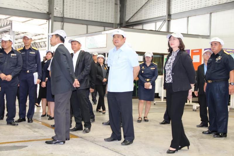 ภาพถ่าย ใช้ปุ่มลูกศร ซ้าย หรือ ขวา เลื่อนภาพถ่าย หรือปุ่มสามเหลี่ยมฉายภาพอัตโนมัติ  ถ้าต้องการบันทึกภาพ ใช้เมาส์คลิกขวาเลือกหัวข้อ  เป็นรูปภาพเป็น.. หรือ save as.. แสดงเต็มจอภาพ กุดปุ่ม F11 