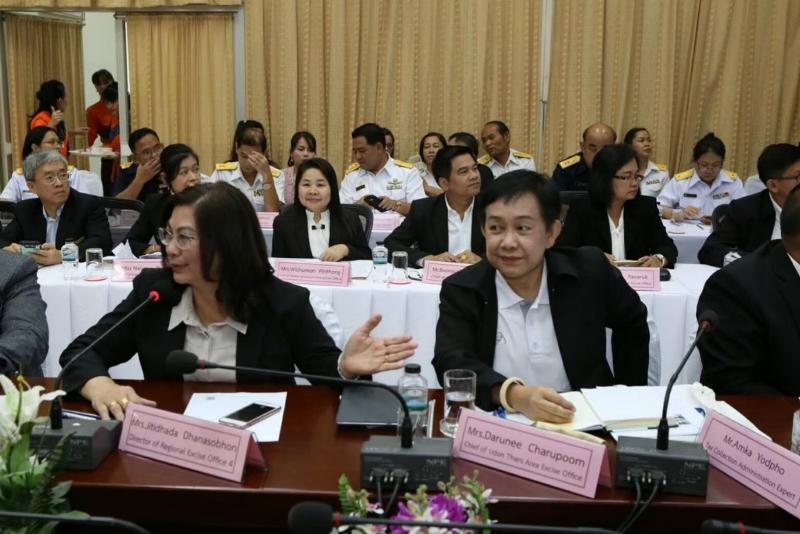 ภาพถ่าย ใช้ปุ่มลูกศร ซ้าย หรือ ขวา เลื่อนภาพถ่าย หรือปุ่มสามเหลี่ยมฉายภาพอัตโนมัติ  ถ้าต้องการบันทึกภาพ ใช้เมาส์คลิกขวาเลือกหัวข้อ  เป็นรูปภาพเป็น.. หรือ save as.. แสดงเต็มจอภาพ กุดปุ่ม F11 