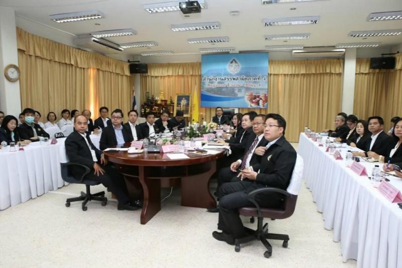 ภาพถ่าย ใช้ปุ่มลูกศร ซ้าย หรือ ขวา เลื่อนภาพถ่าย หรือปุ่มสามเหลี่ยมฉายภาพอัตโนมัติ  ถ้าต้องการบันทึกภาพ ใช้เมาส์คลิกขวาเลือกหัวข้อ  เป็นรูปภาพเป็น.. หรือ save as.. แสดงเต็มจอภาพ กุดปุ่ม F11 