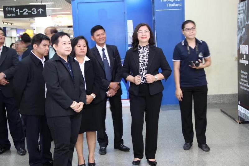 ภาพถ่าย ใช้ปุ่มลูกศร ซ้าย หรือ ขวา เลื่อนภาพถ่าย หรือปุ่มสามเหลี่ยมฉายภาพอัตโนมัติ  ถ้าต้องการบันทึกภาพ ใช้เมาส์คลิกขวาเลือกหัวข้อ  เป็นรูปภาพเป็น.. หรือ save as.. แสดงเต็มจอภาพ กุดปุ่ม F11 