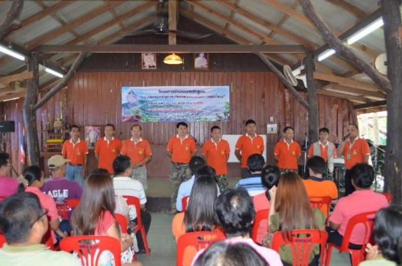 ภาพถ่าย ใช้ปุ่มลูกศร ซ้าย หรือ ขวา เลื่อนภาพถ่าย หรือปุ่มสามเหลี่ยมฉายภาพอัตโนมัติ  ถ้าต้องการบันทึกภาพ ใช้เมาส์คลิกขวาเลือกหัวข้อ  เป็นรูปภาพเป็น.. หรือ save as.. แสดงเต็มจอภาพ กุดปุ่ม F11 