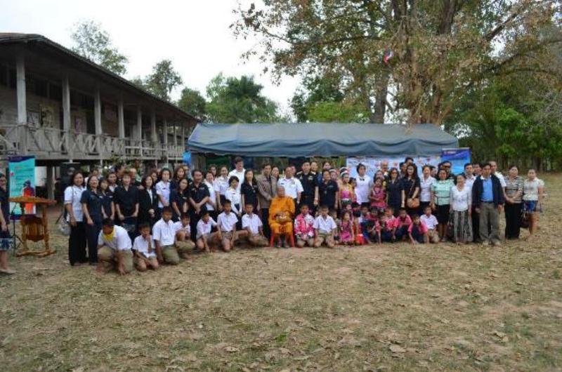 ภาพถ่าย ใช้ปุ่มลูกศร ซ้าย หรือ ขวา เลื่อนภาพถ่าย หรือปุ่มสามเหลี่ยมฉายภาพอัตโนมัติ  ถ้าต้องการบันทึกภาพ ใช้เมาส์คลิกขวาเลือกหัวข้อ  เป็นรูปภาพเป็น.. หรือ save as.. แสดงเต็มจอภาพ กุดปุ่ม F11 