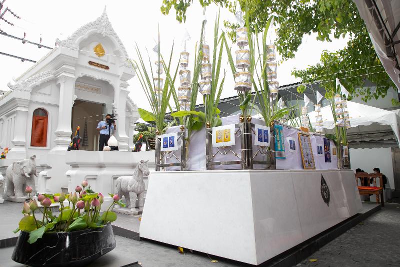 ภาพถ่าย ใช้ปุ่มลูกศร ซ้าย หรือ ขวา เลื่อนภาพถ่าย หรือปุ่มสามเหลี่ยมฉายภาพอัตโนมัติ  ถ้าต้องการบันทึกภาพ ใช้เมาส์คลิกขวาเลือกหัวข้อ  เป็นรูปภาพเป็น.. หรือ save as.. แสดงเต็มจอภาพ กุดปุ่ม F11 