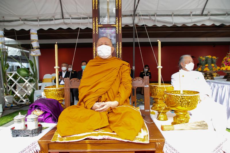 ภาพถ่าย ใช้ปุ่มลูกศร ซ้าย หรือ ขวา เลื่อนภาพถ่าย หรือปุ่มสามเหลี่ยมฉายภาพอัตโนมัติ  ถ้าต้องการบันทึกภาพ ใช้เมาส์คลิกขวาเลือกหัวข้อ  เป็นรูปภาพเป็น.. หรือ save as.. แสดงเต็มจอภาพ กุดปุ่ม F11 