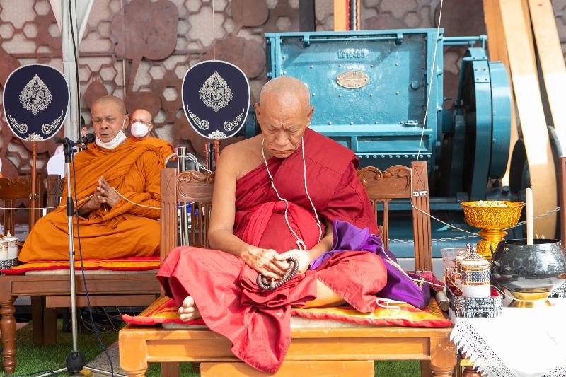 ภาพถ่าย ใช้ปุ่มลูกศร ซ้าย หรือ ขวา เลื่อนภาพถ่าย หรือปุ่มสามเหลี่ยมฉายภาพอัตโนมัติ  ถ้าต้องการบันทึกภาพ ใช้เมาส์คลิกขวาเลือกหัวข้อ  เป็นรูปภาพเป็น.. หรือ save as.. แสดงเต็มจอภาพ กุดปุ่ม F11 