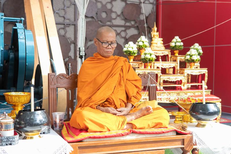 ภาพถ่าย ใช้ปุ่มลูกศร ซ้าย หรือ ขวา เลื่อนภาพถ่าย หรือปุ่มสามเหลี่ยมฉายภาพอัตโนมัติ  ถ้าต้องการบันทึกภาพ ใช้เมาส์คลิกขวาเลือกหัวข้อ  เป็นรูปภาพเป็น.. หรือ save as.. แสดงเต็มจอภาพ กุดปุ่ม F11 