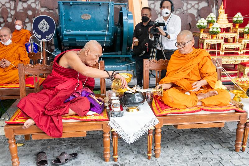 ภาพถ่าย ใช้ปุ่มลูกศร ซ้าย หรือ ขวา เลื่อนภาพถ่าย หรือปุ่มสามเหลี่ยมฉายภาพอัตโนมัติ  ถ้าต้องการบันทึกภาพ ใช้เมาส์คลิกขวาเลือกหัวข้อ  เป็นรูปภาพเป็น.. หรือ save as.. แสดงเต็มจอภาพ กุดปุ่ม F11 