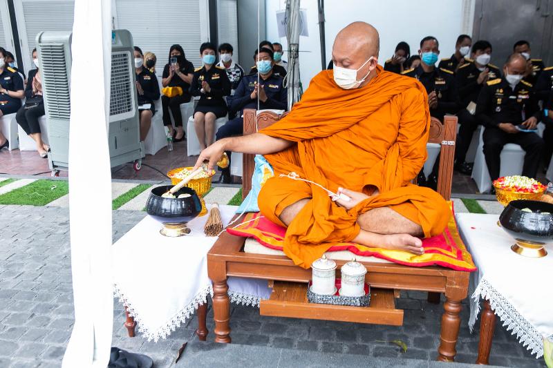 ภาพถ่าย ใช้ปุ่มลูกศร ซ้าย หรือ ขวา เลื่อนภาพถ่าย หรือปุ่มสามเหลี่ยมฉายภาพอัตโนมัติ  ถ้าต้องการบันทึกภาพ ใช้เมาส์คลิกขวาเลือกหัวข้อ  เป็นรูปภาพเป็น.. หรือ save as.. แสดงเต็มจอภาพ กุดปุ่ม F11 