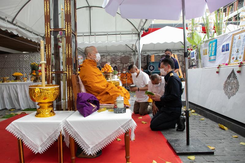 ภาพถ่าย ใช้ปุ่มลูกศร ซ้าย หรือ ขวา เลื่อนภาพถ่าย หรือปุ่มสามเหลี่ยมฉายภาพอัตโนมัติ  ถ้าต้องการบันทึกภาพ ใช้เมาส์คลิกขวาเลือกหัวข้อ  เป็นรูปภาพเป็น.. หรือ save as.. แสดงเต็มจอภาพ กุดปุ่ม F11 