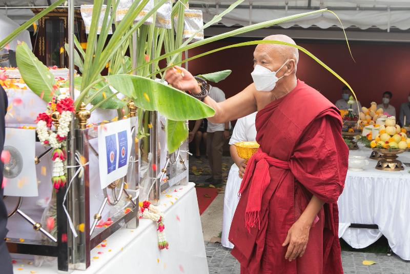 ภาพถ่าย ใช้ปุ่มลูกศร ซ้าย หรือ ขวา เลื่อนภาพถ่าย หรือปุ่มสามเหลี่ยมฉายภาพอัตโนมัติ  ถ้าต้องการบันทึกภาพ ใช้เมาส์คลิกขวาเลือกหัวข้อ  เป็นรูปภาพเป็น.. หรือ save as.. แสดงเต็มจอภาพ กุดปุ่ม F11 