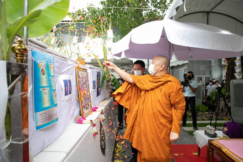 ภาพถ่าย ใช้ปุ่มลูกศร ซ้าย หรือ ขวา เลื่อนภาพถ่าย หรือปุ่มสามเหลี่ยมฉายภาพอัตโนมัติ  ถ้าต้องการบันทึกภาพ ใช้เมาส์คลิกขวาเลือกหัวข้อ  เป็นรูปภาพเป็น.. หรือ save as.. แสดงเต็มจอภาพ กุดปุ่ม F11 