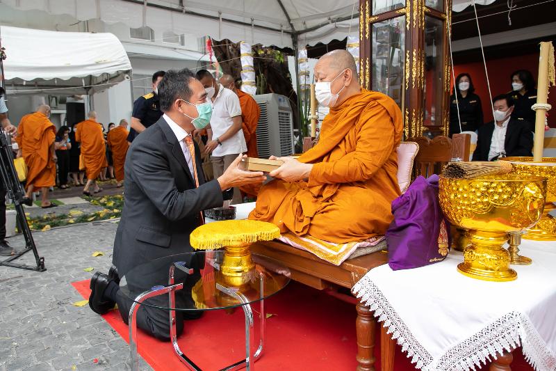 ภาพถ่าย ใช้ปุ่มลูกศร ซ้าย หรือ ขวา เลื่อนภาพถ่าย หรือปุ่มสามเหลี่ยมฉายภาพอัตโนมัติ  ถ้าต้องการบันทึกภาพ ใช้เมาส์คลิกขวาเลือกหัวข้อ  เป็นรูปภาพเป็น.. หรือ save as.. แสดงเต็มจอภาพ กุดปุ่ม F11 