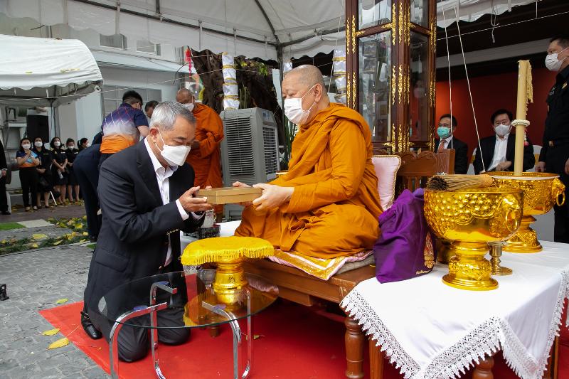 ภาพถ่าย ใช้ปุ่มลูกศร ซ้าย หรือ ขวา เลื่อนภาพถ่าย หรือปุ่มสามเหลี่ยมฉายภาพอัตโนมัติ  ถ้าต้องการบันทึกภาพ ใช้เมาส์คลิกขวาเลือกหัวข้อ  เป็นรูปภาพเป็น.. หรือ save as.. แสดงเต็มจอภาพ กุดปุ่ม F11 