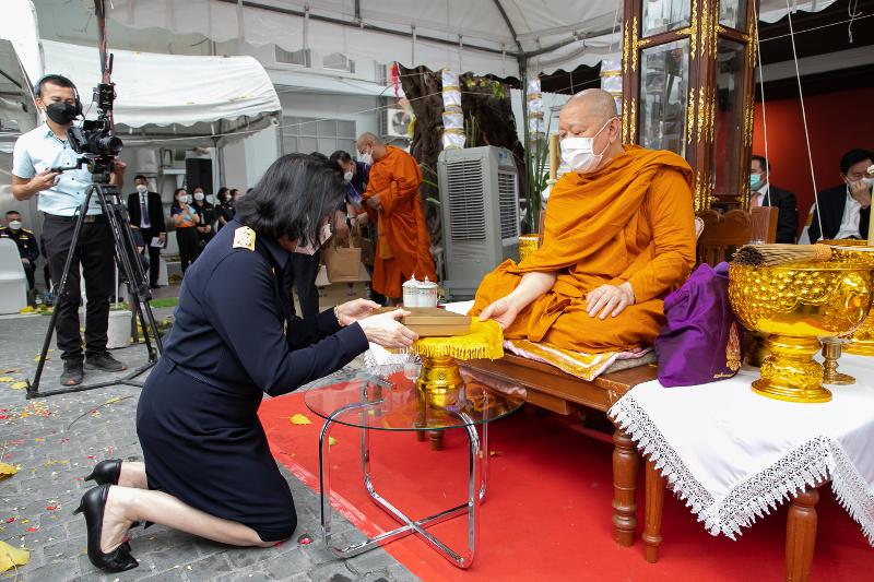 ภาพถ่าย ใช้ปุ่มลูกศร ซ้าย หรือ ขวา เลื่อนภาพถ่าย หรือปุ่มสามเหลี่ยมฉายภาพอัตโนมัติ  ถ้าต้องการบันทึกภาพ ใช้เมาส์คลิกขวาเลือกหัวข้อ  เป็นรูปภาพเป็น.. หรือ save as.. แสดงเต็มจอภาพ กุดปุ่ม F11 