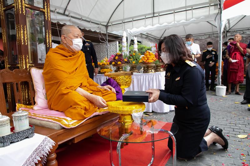 ภาพถ่าย ใช้ปุ่มลูกศร ซ้าย หรือ ขวา เลื่อนภาพถ่าย หรือปุ่มสามเหลี่ยมฉายภาพอัตโนมัติ  ถ้าต้องการบันทึกภาพ ใช้เมาส์คลิกขวาเลือกหัวข้อ  เป็นรูปภาพเป็น.. หรือ save as.. แสดงเต็มจอภาพ กุดปุ่ม F11 