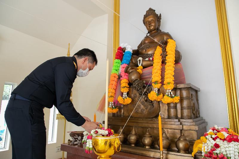 ภาพถ่าย ใช้ปุ่มลูกศร ซ้าย หรือ ขวา เลื่อนภาพถ่าย หรือปุ่มสามเหลี่ยมฉายภาพอัตโนมัติ  ถ้าต้องการบันทึกภาพ ใช้เมาส์คลิกขวาเลือกหัวข้อ  เป็นรูปภาพเป็น.. หรือ save as.. แสดงเต็มจอภาพ กุดปุ่ม F11 