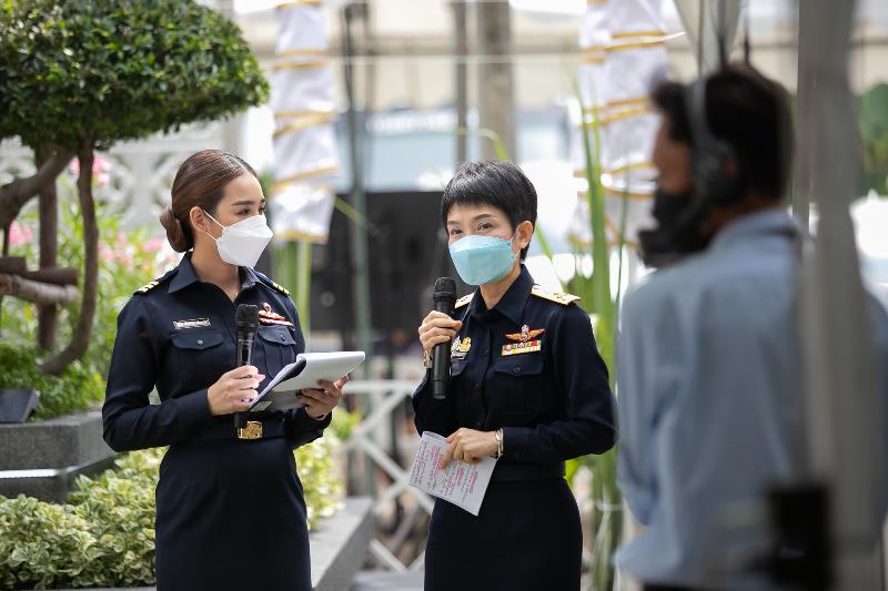 ภาพถ่าย ใช้ปุ่มลูกศร ซ้าย หรือ ขวา เลื่อนภาพถ่าย หรือปุ่มสามเหลี่ยมฉายภาพอัตโนมัติ  ถ้าต้องการบันทึกภาพ ใช้เมาส์คลิกขวาเลือกหัวข้อ  เป็นรูปภาพเป็น.. หรือ save as.. แสดงเต็มจอภาพ กุดปุ่ม F11 