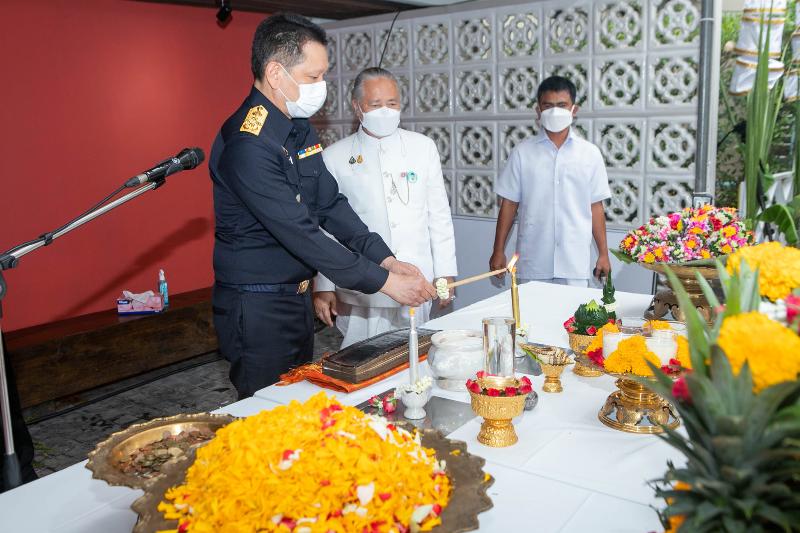 ภาพถ่าย ใช้ปุ่มลูกศร ซ้าย หรือ ขวา เลื่อนภาพถ่าย หรือปุ่มสามเหลี่ยมฉายภาพอัตโนมัติ  ถ้าต้องการบันทึกภาพ ใช้เมาส์คลิกขวาเลือกหัวข้อ  เป็นรูปภาพเป็น.. หรือ save as.. แสดงเต็มจอภาพ กุดปุ่ม F11 