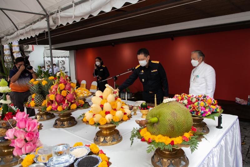 ภาพถ่าย ใช้ปุ่มลูกศร ซ้าย หรือ ขวา เลื่อนภาพถ่าย หรือปุ่มสามเหลี่ยมฉายภาพอัตโนมัติ  ถ้าต้องการบันทึกภาพ ใช้เมาส์คลิกขวาเลือกหัวข้อ  เป็นรูปภาพเป็น.. หรือ save as.. แสดงเต็มจอภาพ กุดปุ่ม F11 