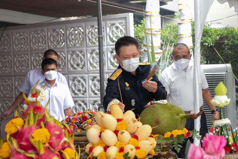 ภาพถ่าย ใช้ปุ่มลูกศร ซ้าย หรือ ขวา เลื่อนภาพถ่าย หรือปุ่มสามเหลี่ยมฉายภาพอัตโนมัติ  ถ้าต้องการบันทึกภาพ ใช้เมาส์คลิกขวาเลือกหัวข้อ  เป็นรูปภาพเป็น.. หรือ save as.. แสดงเต็มจอภาพ กุดปุ่ม F11 