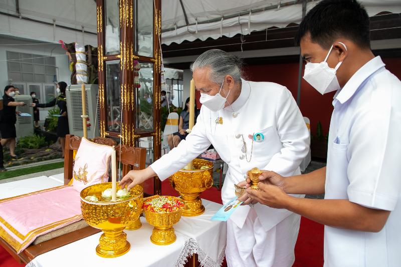 ภาพถ่าย ใช้ปุ่มลูกศร ซ้าย หรือ ขวา เลื่อนภาพถ่าย หรือปุ่มสามเหลี่ยมฉายภาพอัตโนมัติ  ถ้าต้องการบันทึกภาพ ใช้เมาส์คลิกขวาเลือกหัวข้อ  เป็นรูปภาพเป็น.. หรือ save as.. แสดงเต็มจอภาพ กุดปุ่ม F11 