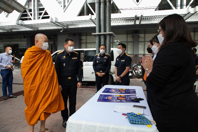 ภาพถ่าย ใช้ปุ่มลูกศร ซ้าย หรือ ขวา เลื่อนภาพถ่าย หรือปุ่มสามเหลี่ยมฉายภาพอัตโนมัติ  ถ้าต้องการบันทึกภาพ ใช้เมาส์คลิกขวาเลือกหัวข้อ  เป็นรูปภาพเป็น.. หรือ save as.. แสดงเต็มจอภาพ กุดปุ่ม F11 