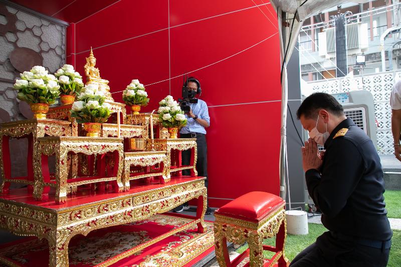 ภาพถ่าย ใช้ปุ่มลูกศร ซ้าย หรือ ขวา เลื่อนภาพถ่าย หรือปุ่มสามเหลี่ยมฉายภาพอัตโนมัติ  ถ้าต้องการบันทึกภาพ ใช้เมาส์คลิกขวาเลือกหัวข้อ  เป็นรูปภาพเป็น.. หรือ save as.. แสดงเต็มจอภาพ กุดปุ่ม F11 