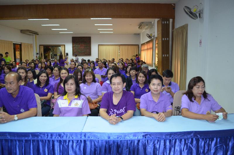 ภาพถ่าย ใช้ปุ่มลูกศร ซ้าย หรือ ขวา เลื่อนภาพถ่าย หรือปุ่มสามเหลี่ยมฉายภาพอัตโนมัติ  ถ้าต้องการบันทึกภาพ ใช้เมาส์คลิกขวาเลือกหัวข้อ  เป็นรูปภาพเป็น.. หรือ save as.. แสดงเต็มจอภาพ กุดปุ่ม F11 